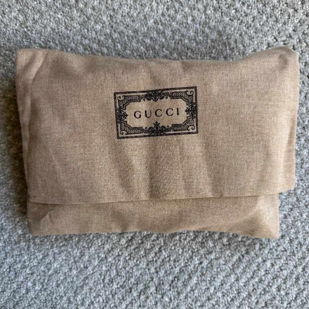 Gucci GG Marmont Vertical Phone Crossbody Bag Matelassé Leather Mini - Picture 14 of 15